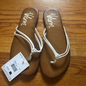 NWT Volcom Sandals